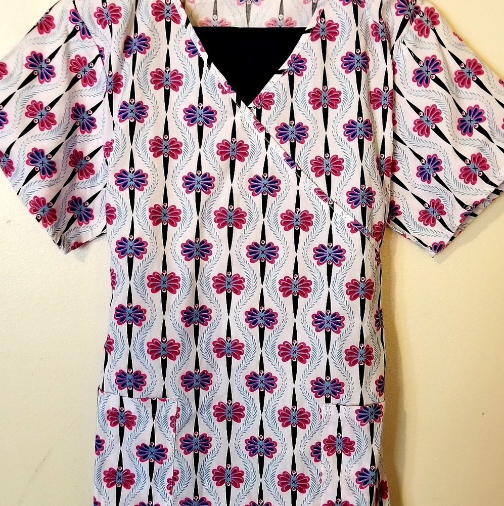 Women's Medical Uniform Scrub Top MEDIUM